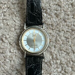 Q&Q womens‎ vintage dainty two tone/black adjustable wristwatch one size